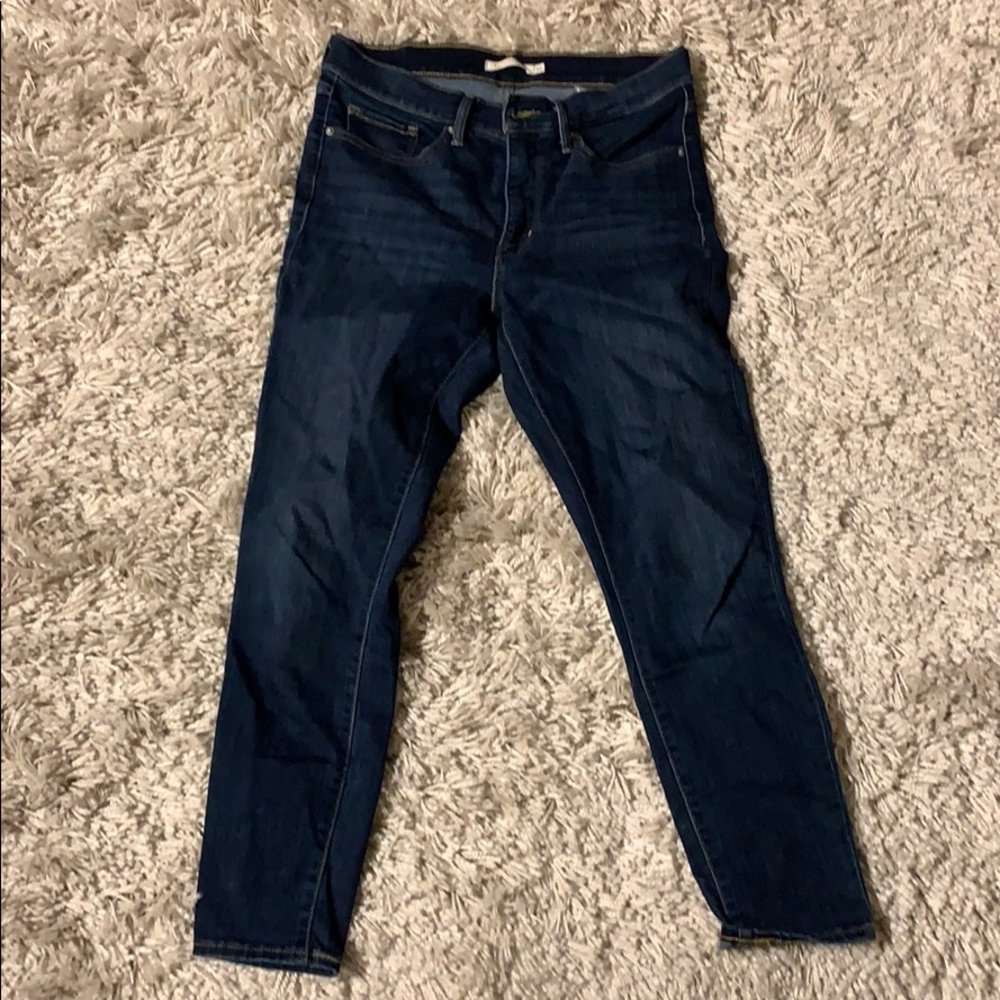 High-Waisted Jeans